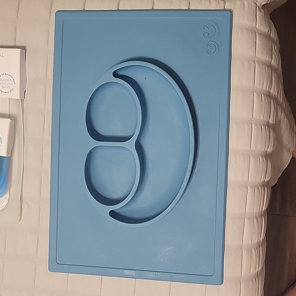 Like new silicone baby bowl mat